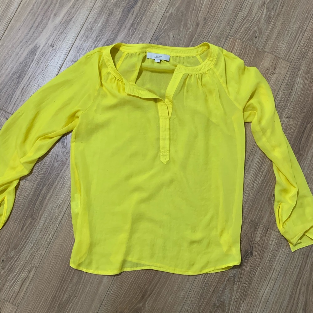 Long sleeved yellow blouse